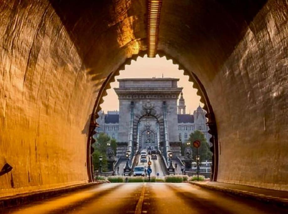 Castlehill Apartman The Perfect Blend Of Urban Living And Sightseeing Convenience บูดาเปสต์ ภายนอก รูปภาพ